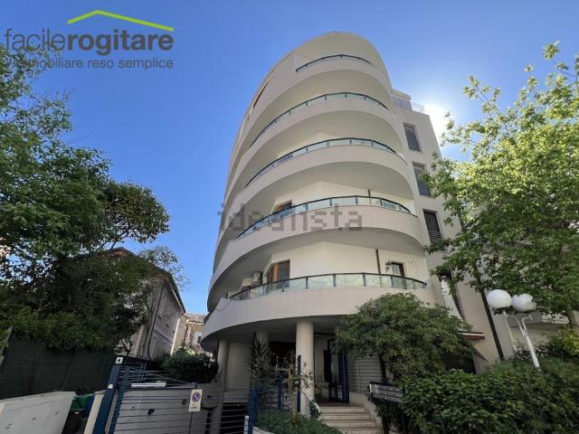 Appartamento in vendita di 97 m² in Via Cesare Battisti