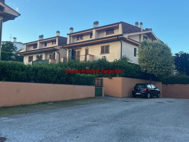 Appartamento in vendita di 97 m² in Via Colle Cagioli, 101