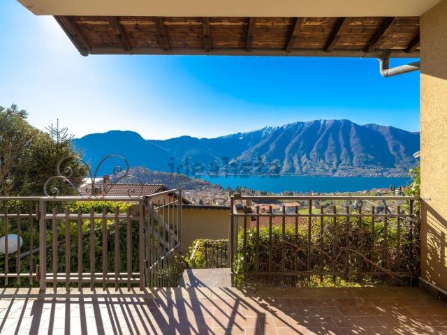 Appartamento in vendita di 97 m² in Via degli Alpini