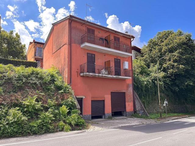 Appartamento in vendita di 97 m² in Via dei Castelli Romani, 7