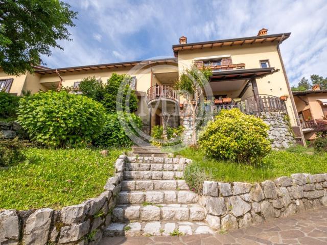 Appartamento in vendita di 97 m² in Via del Colle, 13