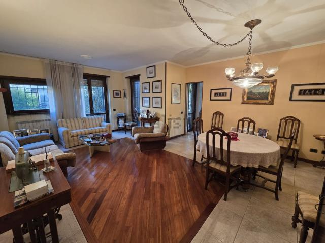 Appartamento in vendita di 97 m² in Via del Laghetto, 1