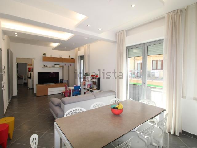 Appartamento in vendita di 97 m² in Via della Vela, 44