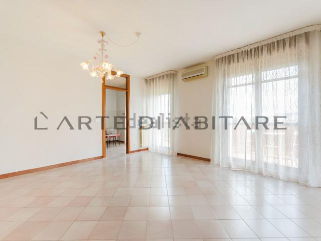 Appartamento in vendita di 103 m² in Via Monte Avena, 3