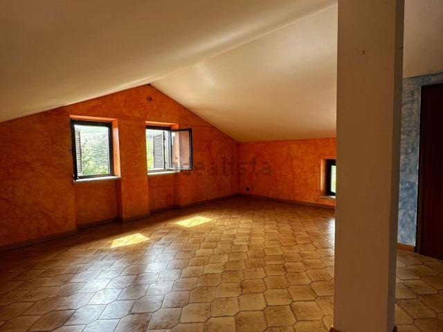 Appartamento in vendita di 97 m² in Via Pela