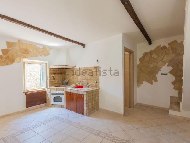 Appartamento in vendita di 97 m² in Via Portici