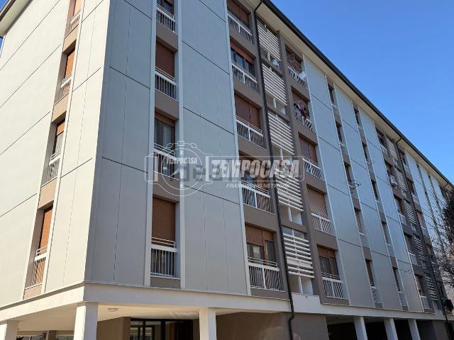 Appartamento in vendita di 97 m² in Via Riccardo Zandonai
