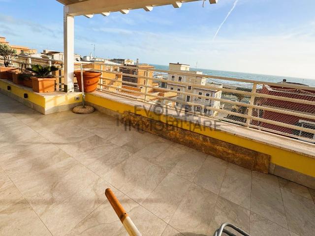 Appartamento in vendita di 97 m² in Viale della Pineta di Ostia