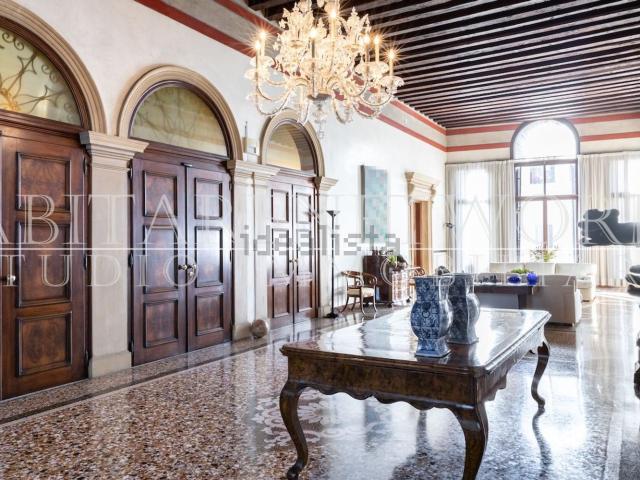 Appartamento in vendita di 947 m² in Via Altinate
