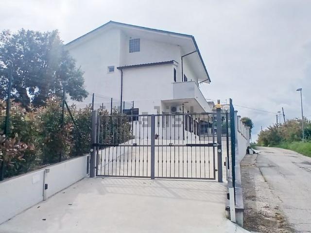 Appartamento in vendita di 94 m² in Contrada Colle Stella, 24