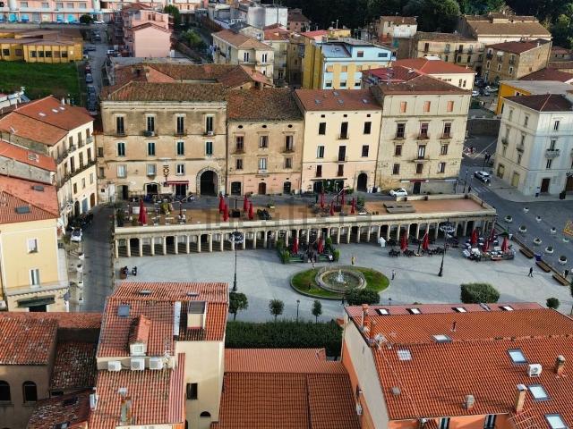 Appartamento in vendita di 94 m² in Piazza Vittorio Emanuele II, 35