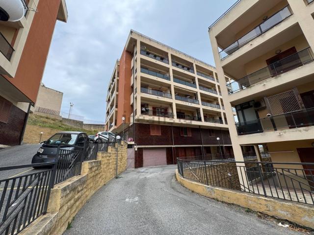 Appartamento in vendita di 94 m² in Strada Statale 114 Orientale Sicula