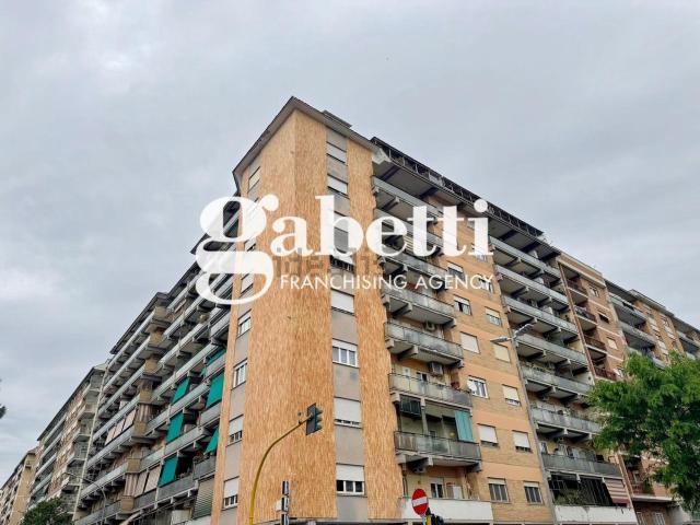 Appartamento in vendita di 94 m² in Via Teano, 269