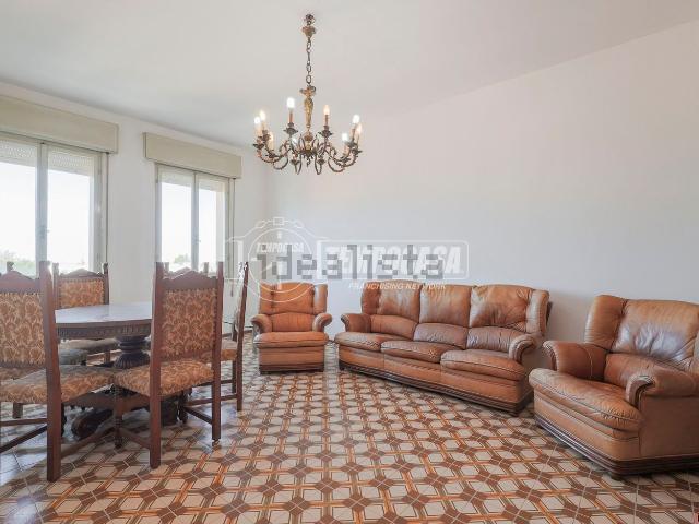 Appartamento in vendita di 94 m² in Via Alessandro Testi Rasponi