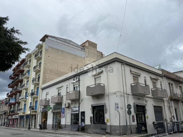 Appartamento in vendita di 94 m² in Via Caprera, 5