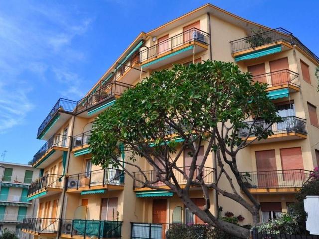 Appartamento in vendita di 94 m² in Via Cesare Battisti, 1