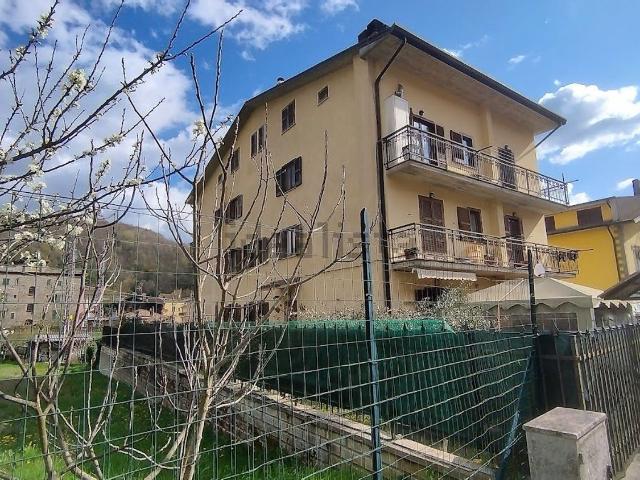 Appartamento in vendita di 94 m² in Via degli Alpini