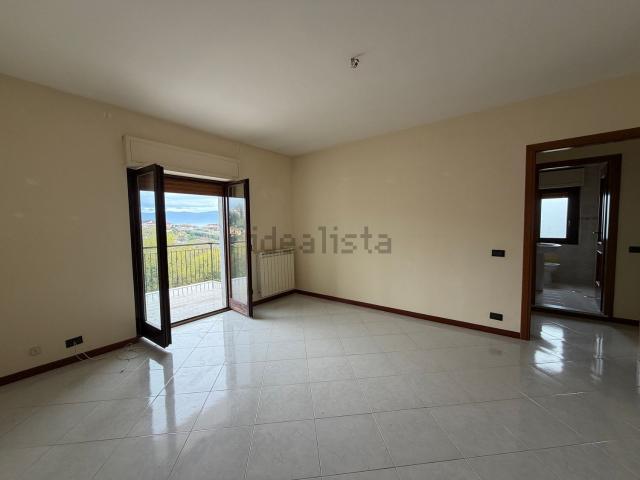 Appartamento in vendita di 94 m² in Via Francesco Petrarca, 42