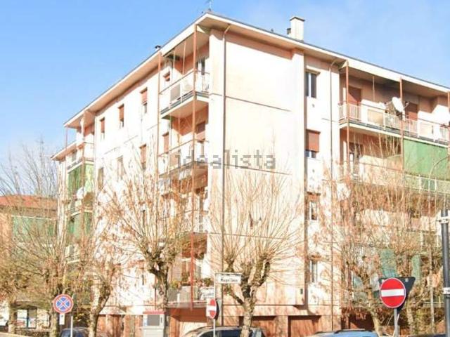 Appartamento in vendita di 94 m² in Via Giacomo Leopardi