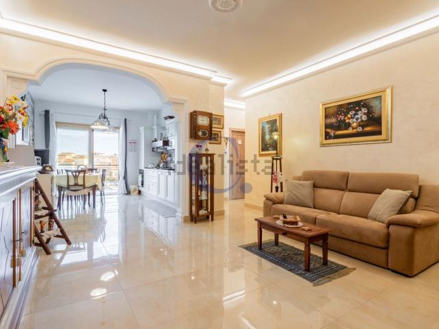 Appartamento in vendita di 94 m² in Via Giarre, 123