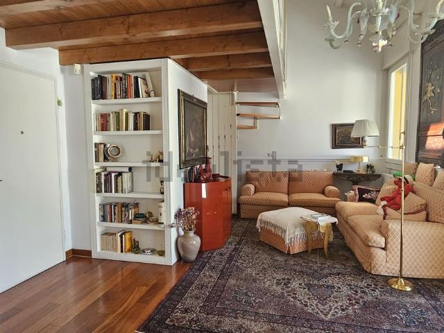 Appartamento in vendita di 94 m² in Via Mentana, 8