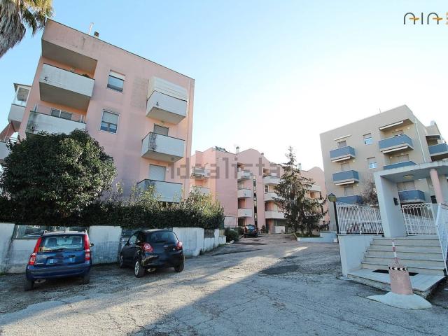 Appartamento in vendita di 94 m² in Via Montefeltro, 17