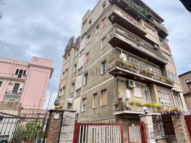 Appartamento in vendita di 94 m² in Via Pandosia