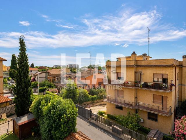 Appartamento in vendita di 94 m² in Via Paolo Ferrari, 66