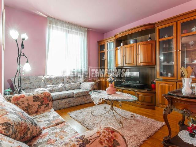Appartamento in vendita di 94 m² in Via Petrarca, 4