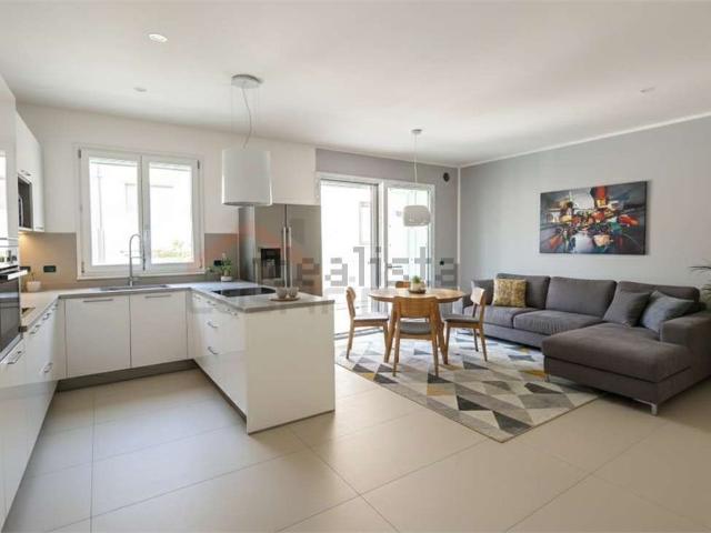 Appartamento in vendita di 94 m² in Via Roma