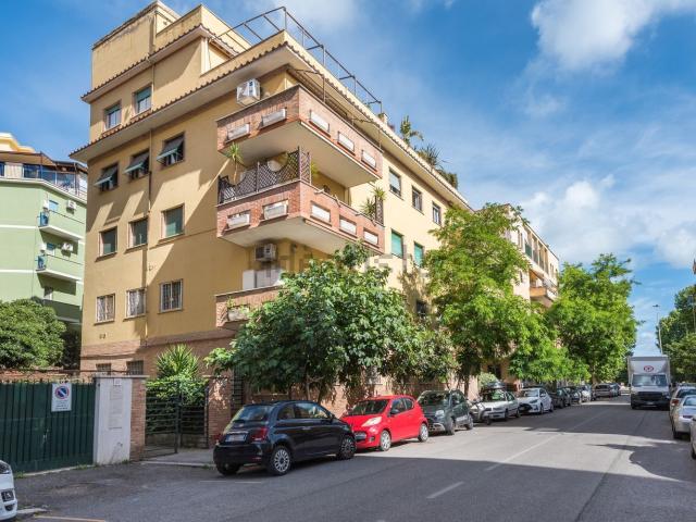 Appartamento in vendita di 94 m² in Via Sartena, 18