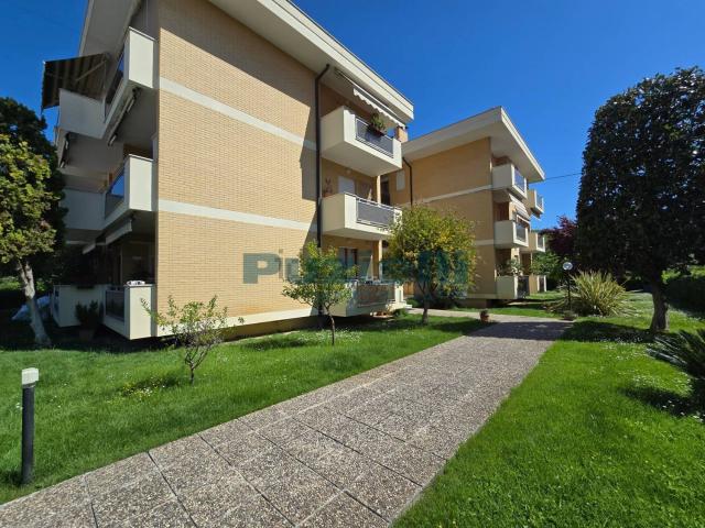 Appartamento in vendita di 94 m² in Viale dei Pini, 14