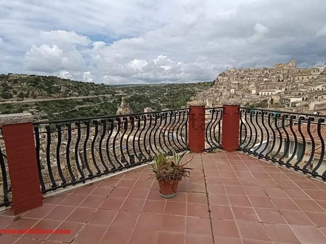 Appartamento in vendita di 95 m² in Corso Nino Barone, 18