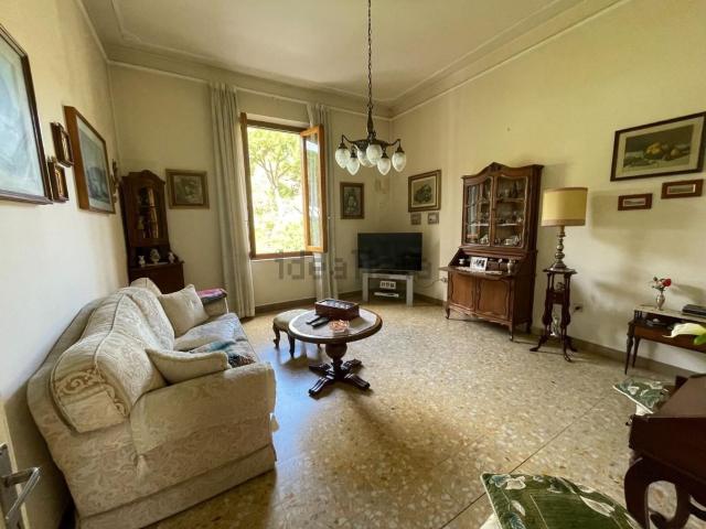 Appartamento in vendita di 95 m² in Piazza Giacomo Matteotti, 50053