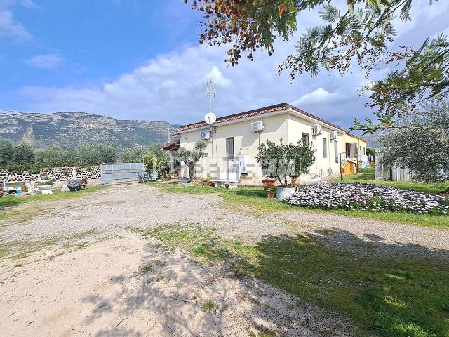 Appartamento in vendita di 95 m² in Strada Sotto Selce, 3