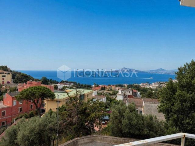 Appartamento in vendita di 95 m² in Traversa Coste D&apos Agnano II, 18