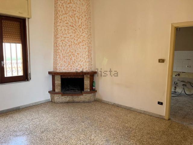 Appartamento in vendita di 95 m² in Via Tenente L. Rossi, 48