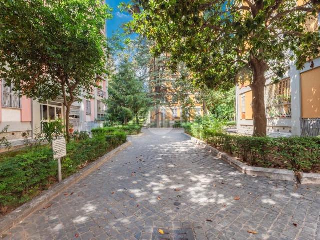 Appartamento in vendita di 95 m² in Via Tripolitania, 211