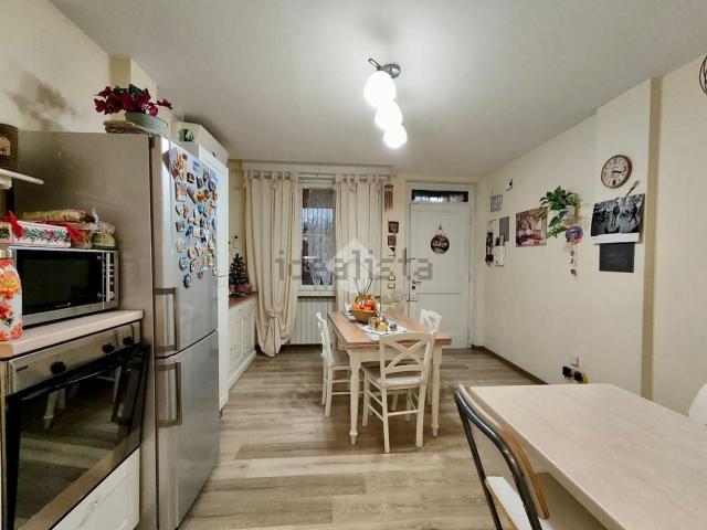 Appartamento in vendita di 95 m² in Via Ugo Foscolo