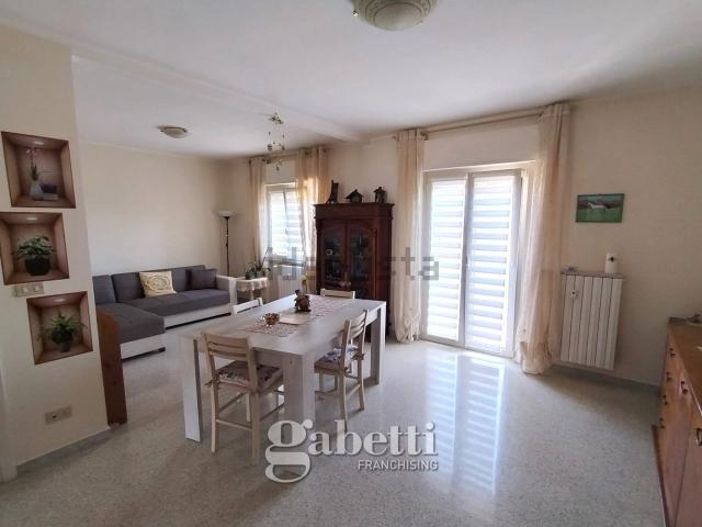 Appartamento in vendita di 95 m² in Via Umbria