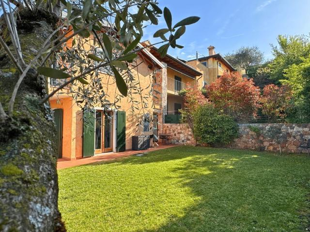 Appartamento in vendita di 95 m² in Via Vittorio Veneto, 15