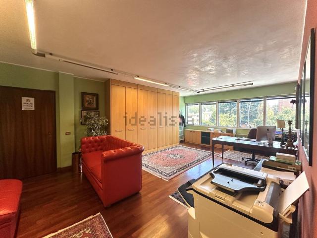 Appartamento in vendita di 95 m² in Via Albertino da Corona, 2