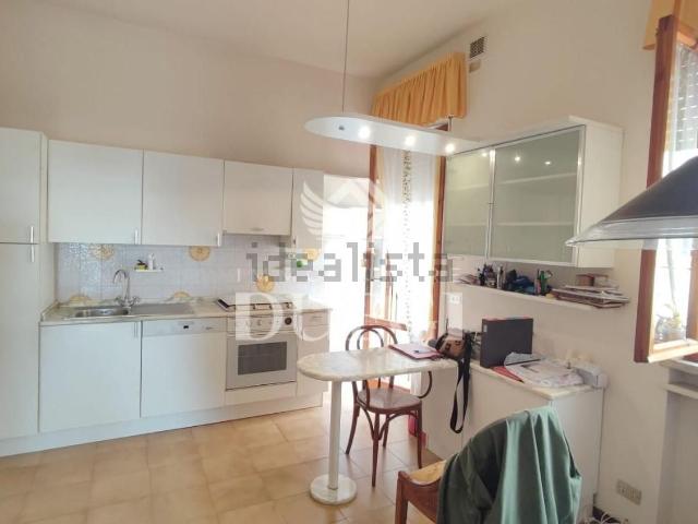 Appartamento in vendita di 95 m² in Via Alceste de Ambris, 55049