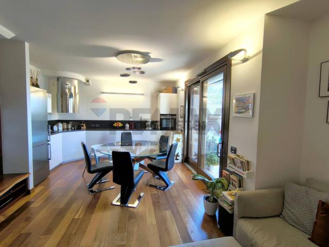 Appartamento in vendita di 95 m² in Via Alcide De Gasperi, 22