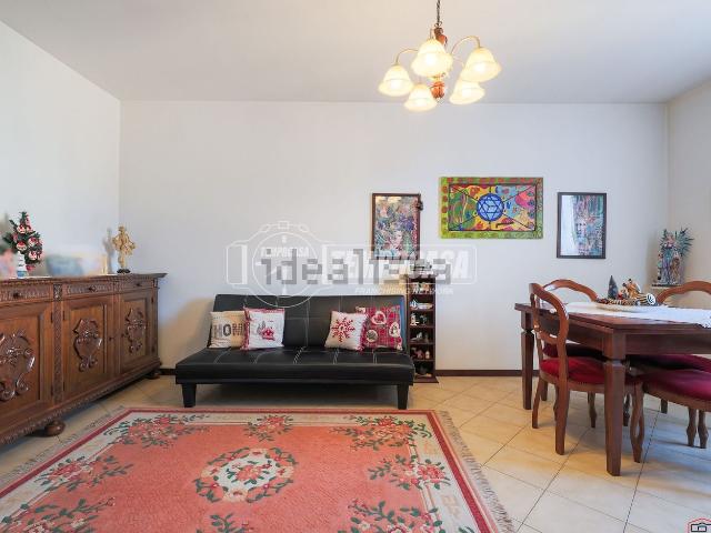 Appartamento in vendita di 95 m² in Via Alessandro Manzoni