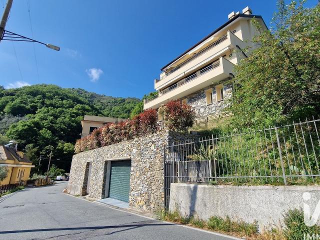 Appartamento in vendita di 95 m² in Via alla Chiesa di San Giorgio di Bavari, 100
