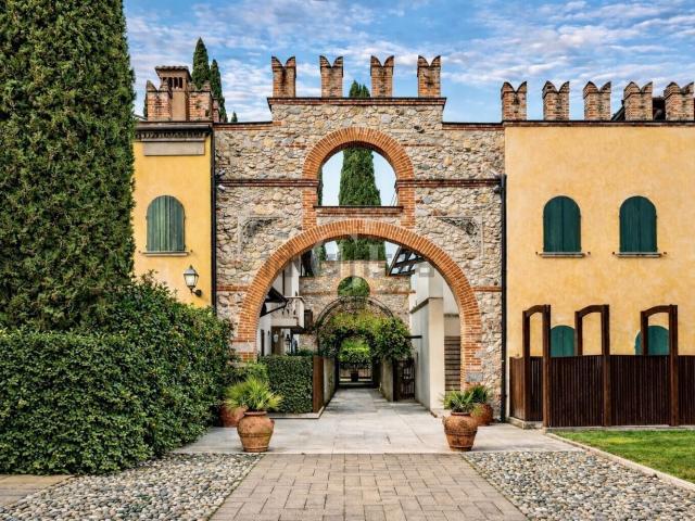 Appartamento in vendita di 95 m² in Via Angelo Omodeo, 2