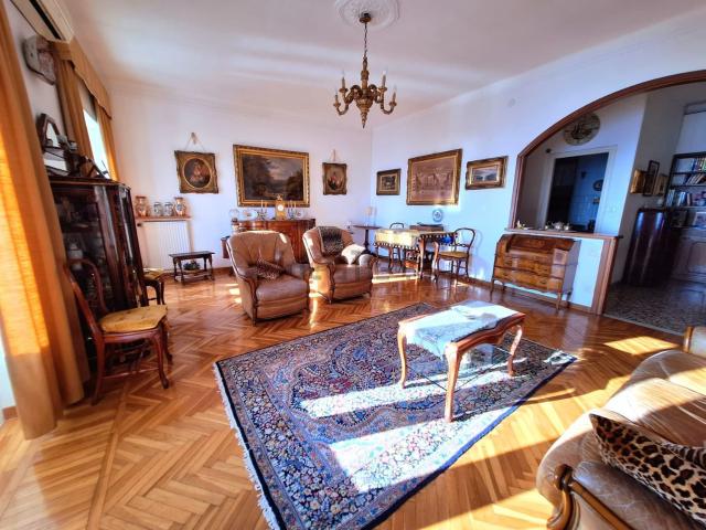 Appartamento in vendita di 95 m² in Via Aurelia Levante