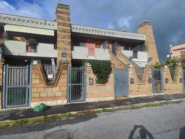 Appartamento in vendita di 95 m² in Via Bagnatica