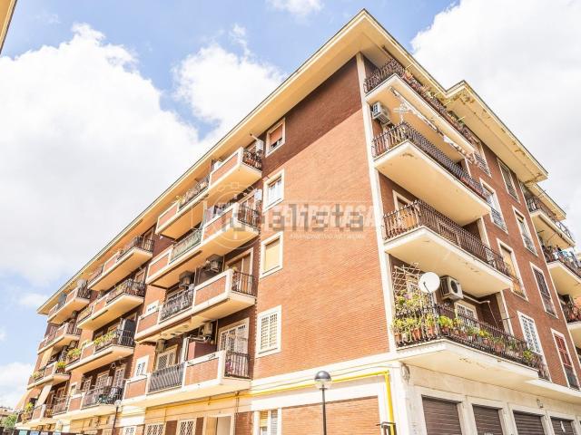 Appartamento in vendita di 95 m² in Via Beniamino Costantini, 39
